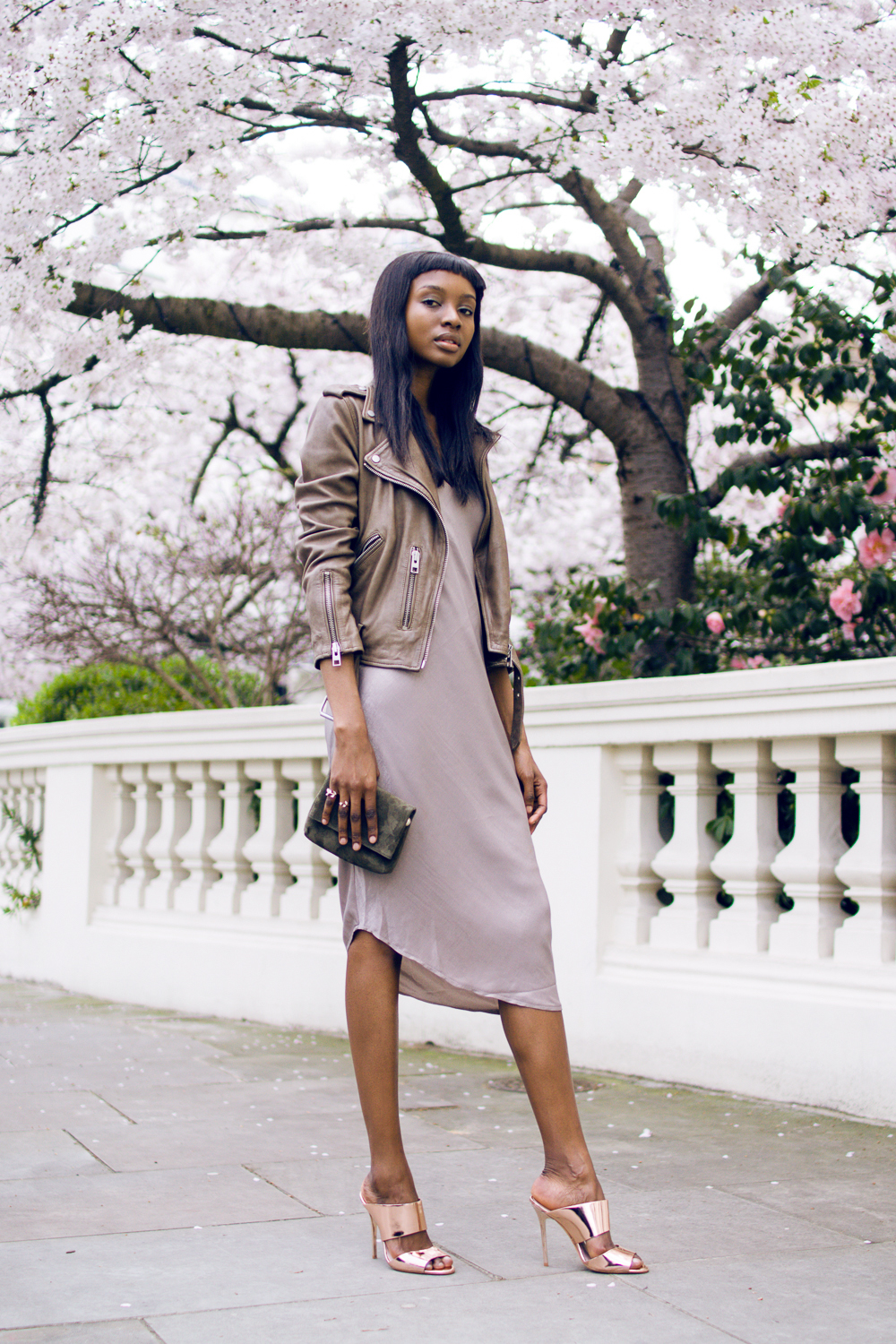 what color dress to wear with rose gold shoes What Color Shoes to Wear With a Gold Dress