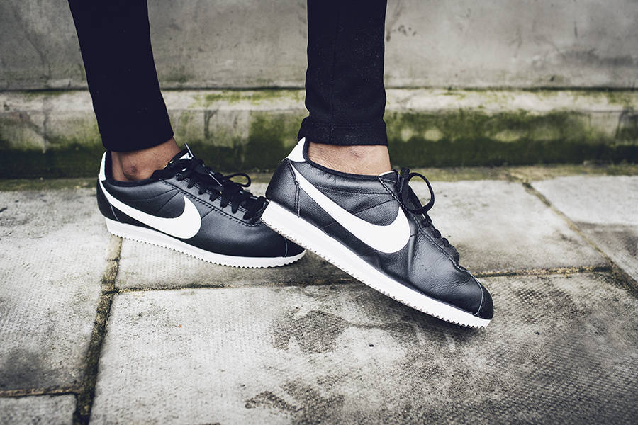 nike cortez black and white outfit